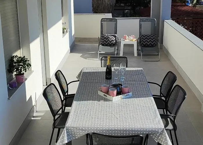 Apartman Emily, 6 Plus 2 Guests, Newly Refurbished