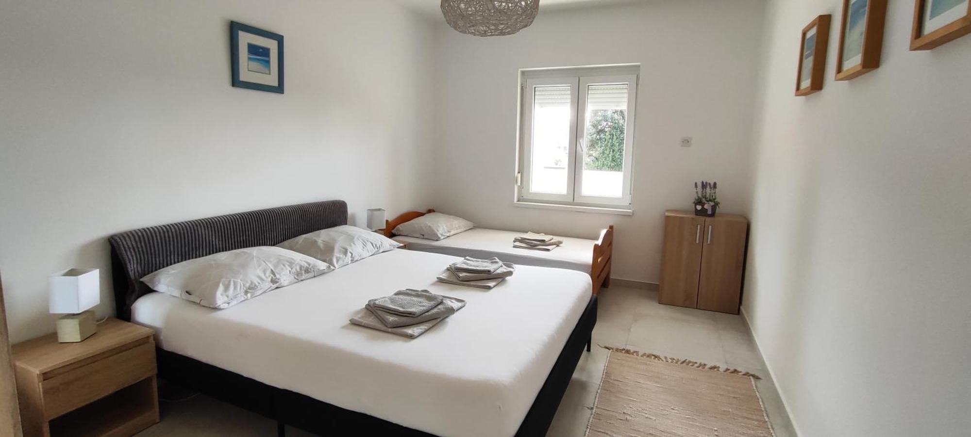 Emily, 6 2 Guests, Newly Refurbished Apartment
