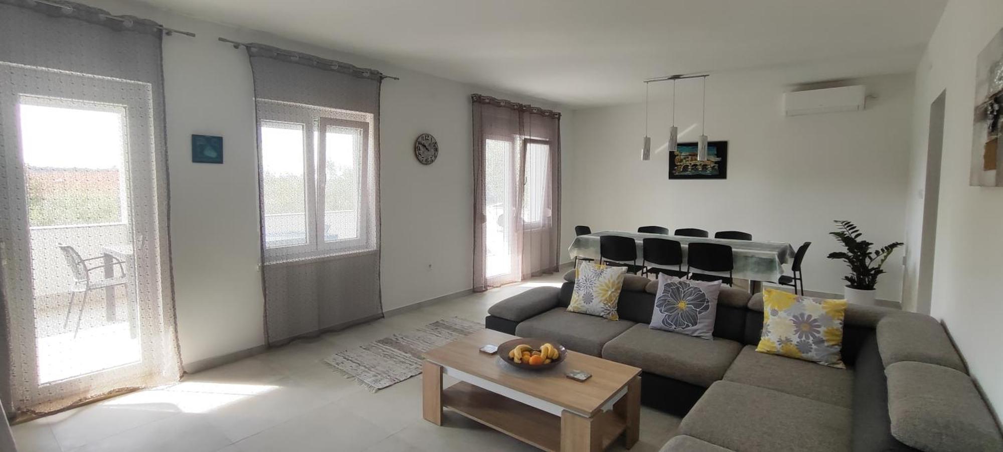 Apartment Emily, 6 2 Guests, Newly Refurbished Pula